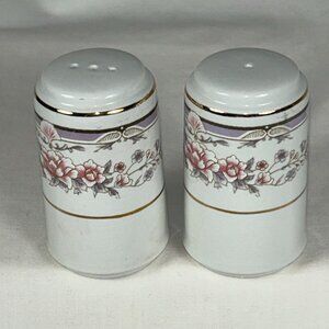 Lynn's floral salt & pepper shakers set